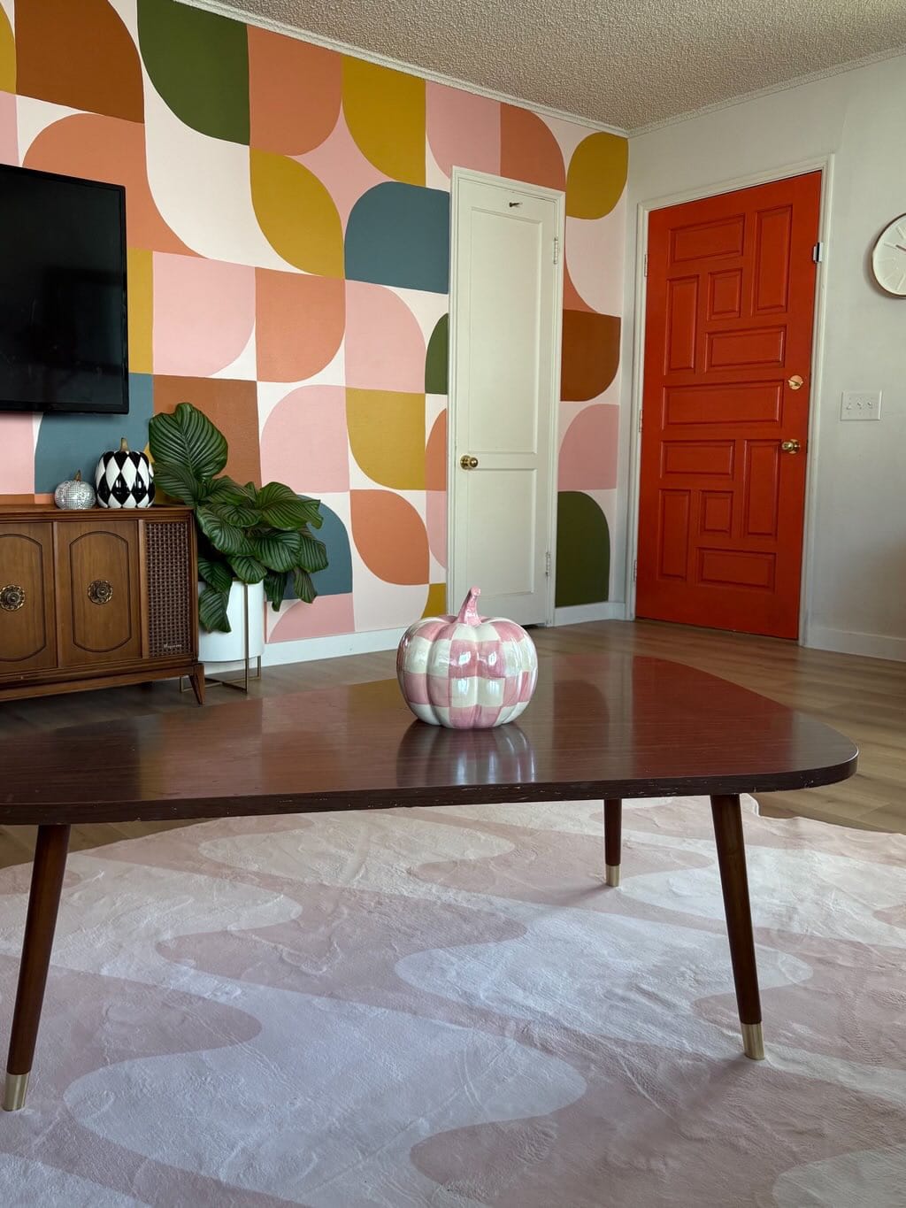 How to create your own DIY painted "wallpaper"