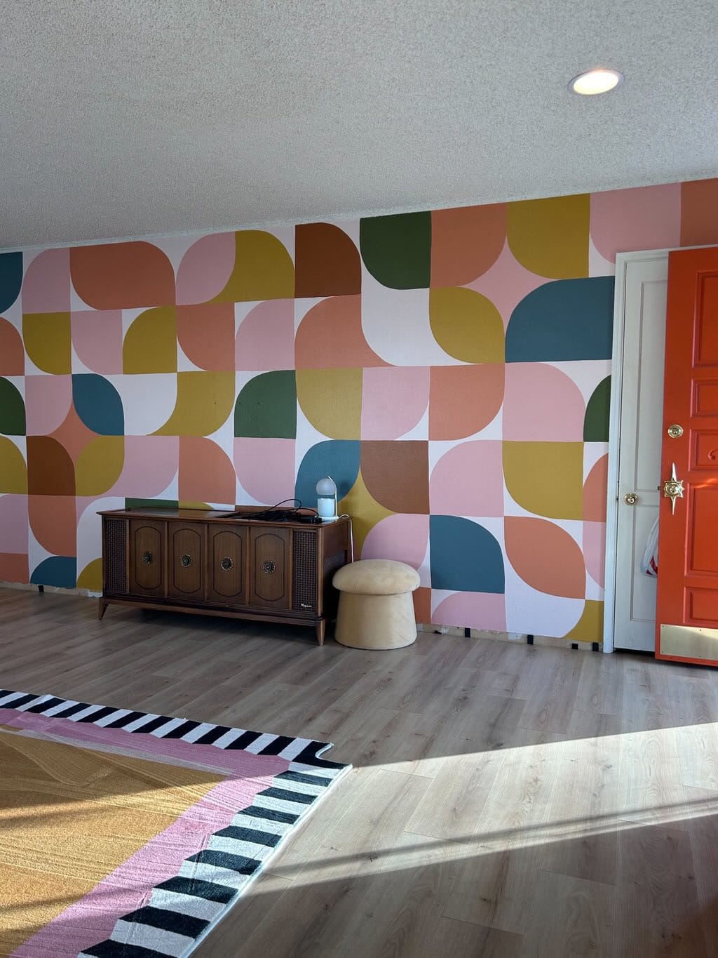 How to create your own DIY painted "wallpaper"